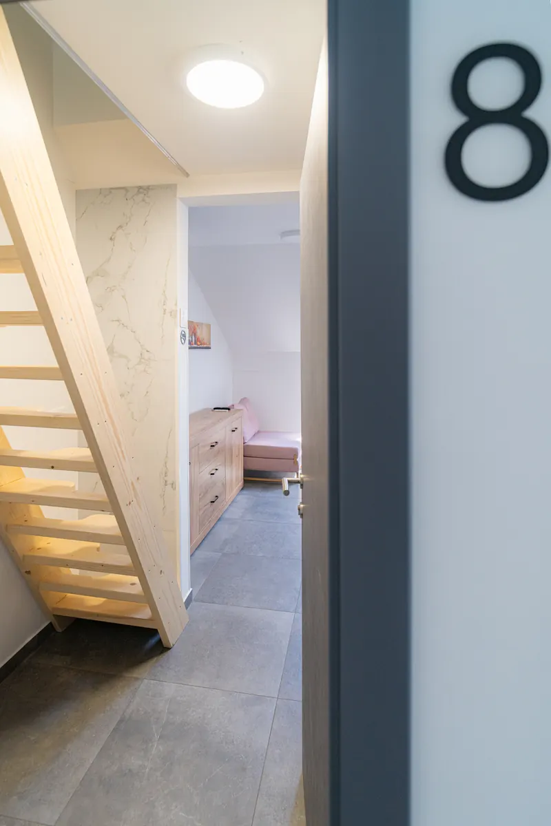 Apartma 8 v Vili Trta – 31 m² s strešnimi okni za do 3 osebe